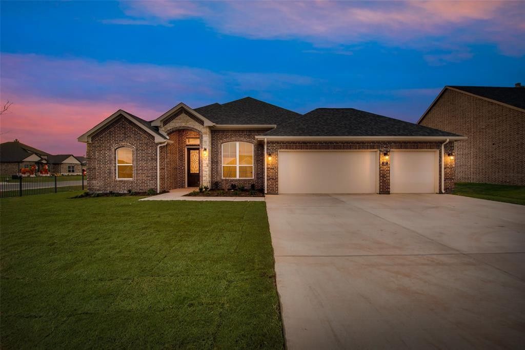 107 Clearwater Court. Rhome, TX 76078