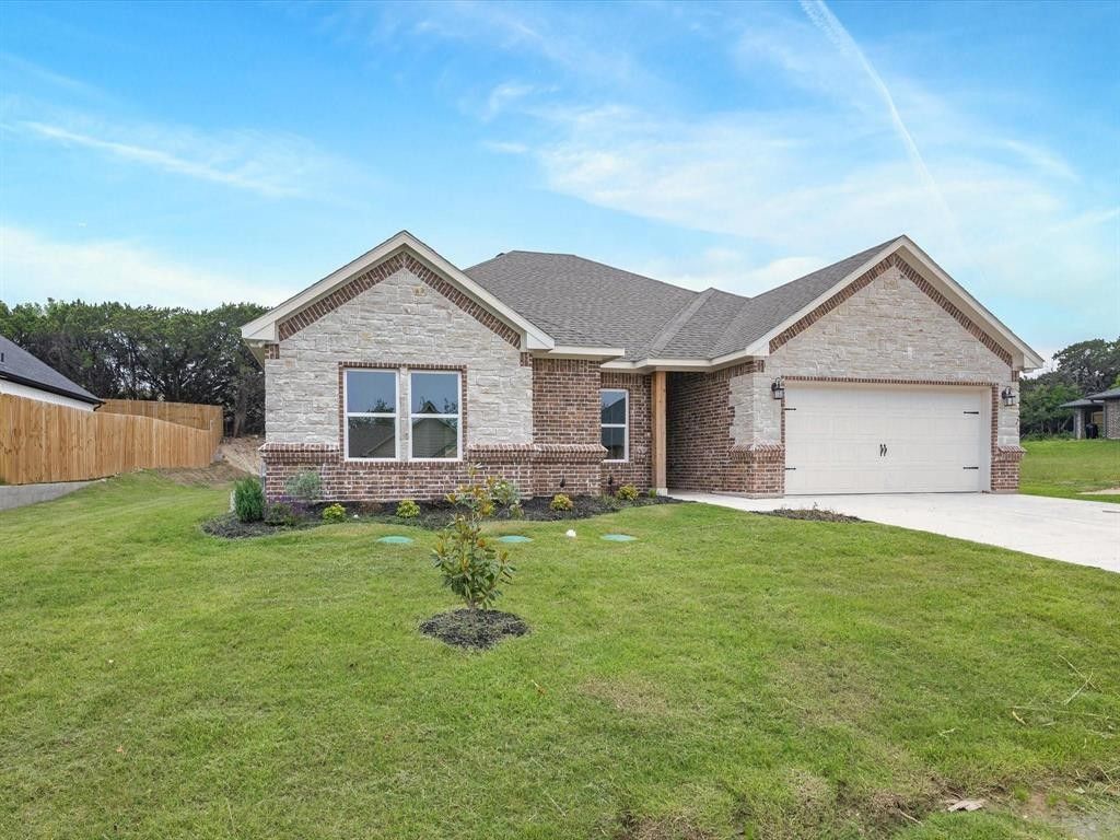 2127 Christine Drive. Granbury, TX 76048