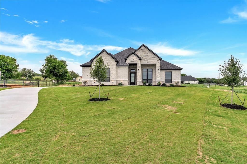 208 Ash Court. Weatherford, TX 76085
