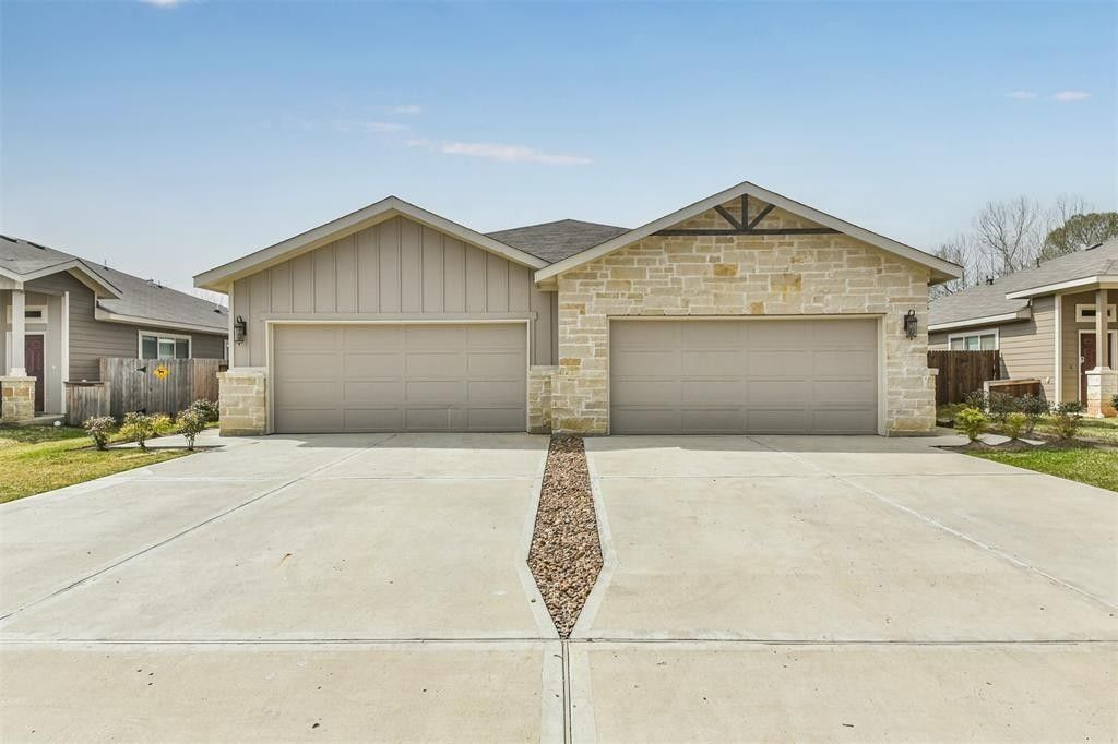 601605 Blackland Drive. Venus, TX 76084