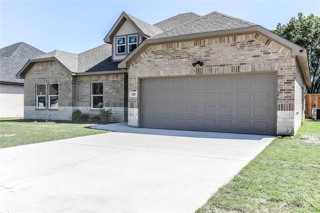 1008 Andrea Michele Lane. Glenn Heights, TX 75154