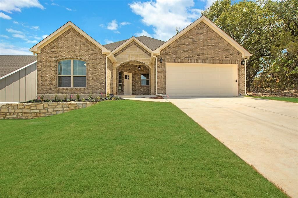 2519 Hillcrest Drive. Granbury, TX 76048