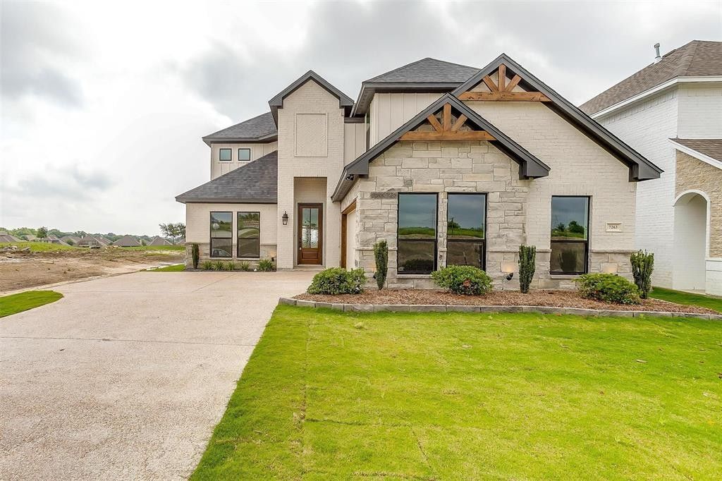 7263 Velvetleaf. Benbrook, TX 76126