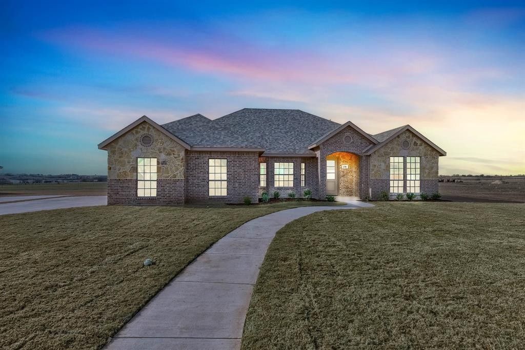 170 Lakecrest Drive. Muenster, TX 76252