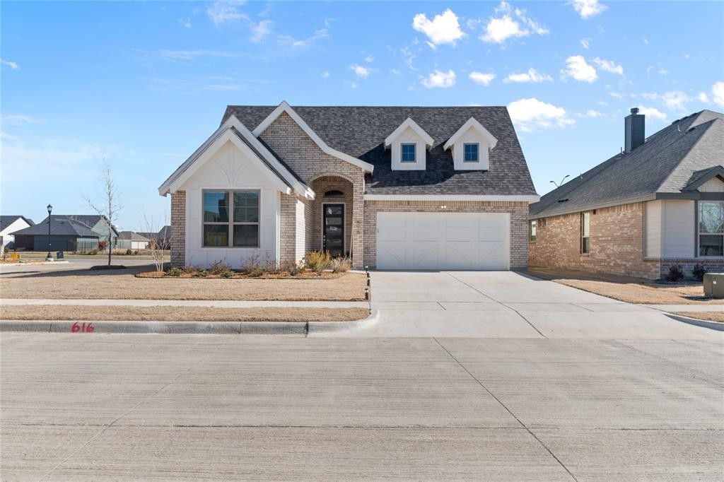 616 Wood Brook Lane. Burleson, TX 76028