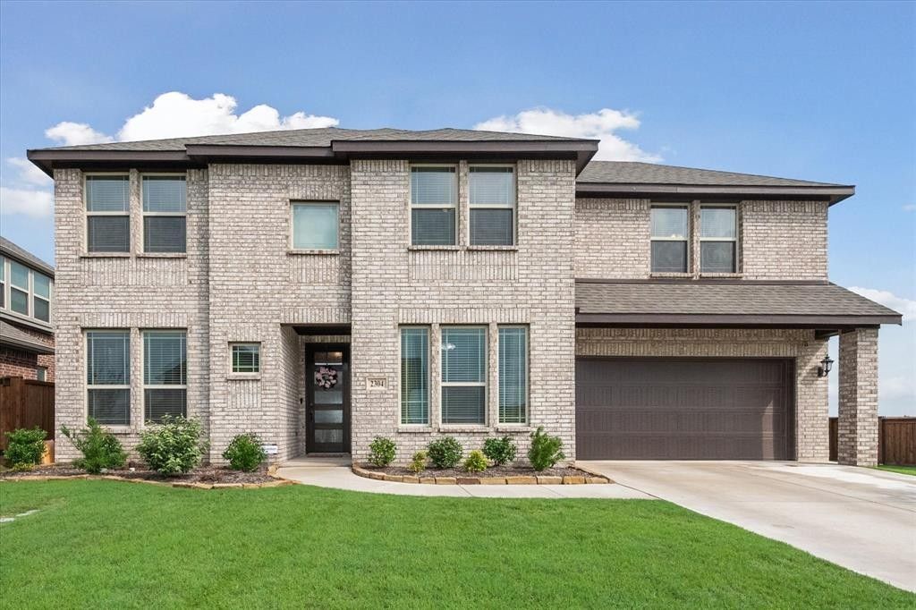 2304 Lonsdale Drive. Mansfield, TX 76084