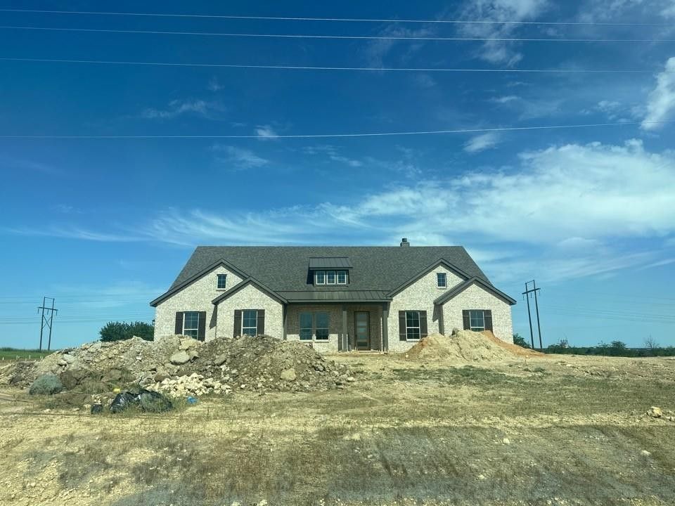 210 Big Bend Trail. Valley View, TX 76272