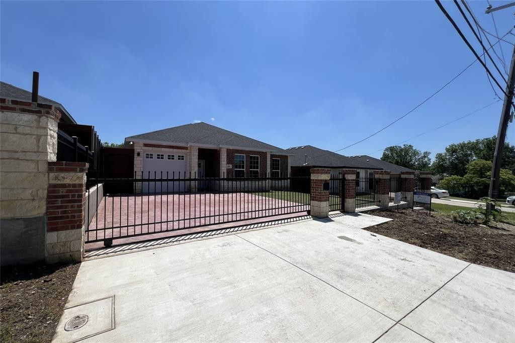 408 N Bagley. Dallas, TX 75211