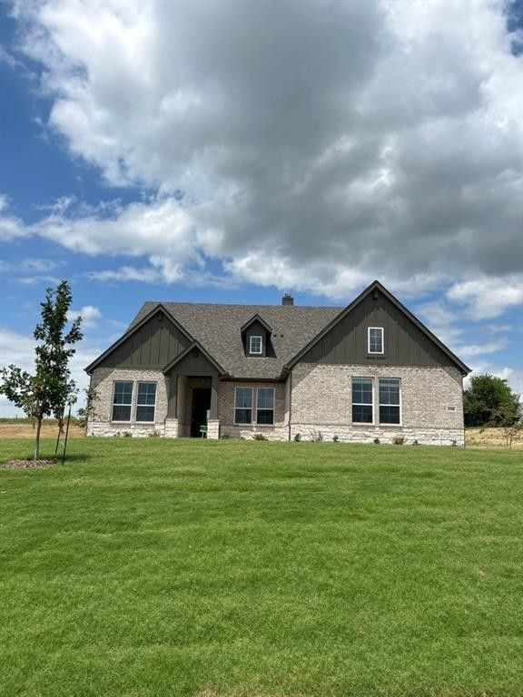 3700 Horseshoe Drive. Van Alstyne, TX 75495