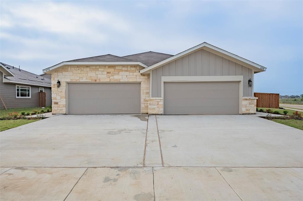 700704 Blackland Drive. Venus, TX 76084