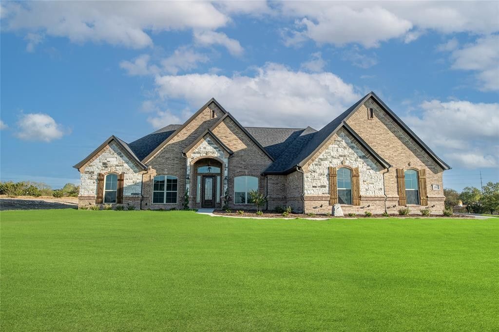 182 Coalson Crossing. Azle, TX 76020