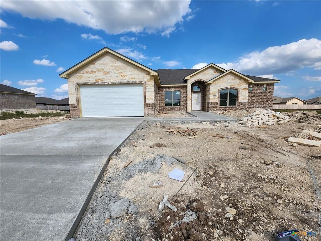 2011 Yarrow Road. Temple, TX 76502