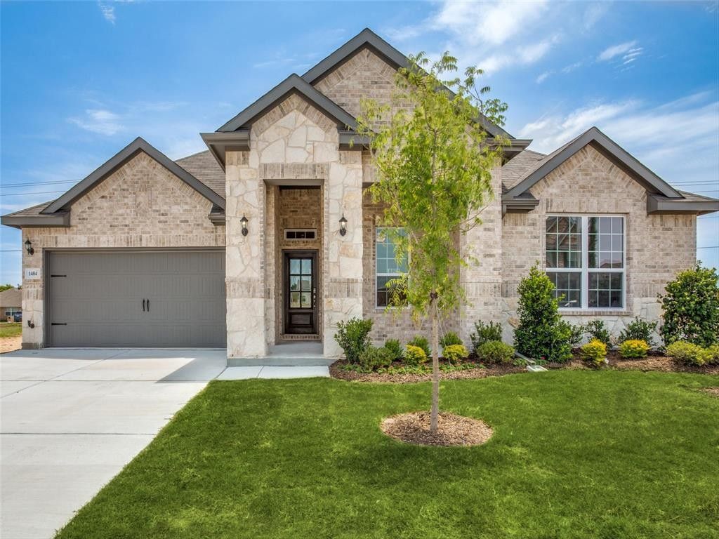 509 Pebble Circle. Azle, TX 76020