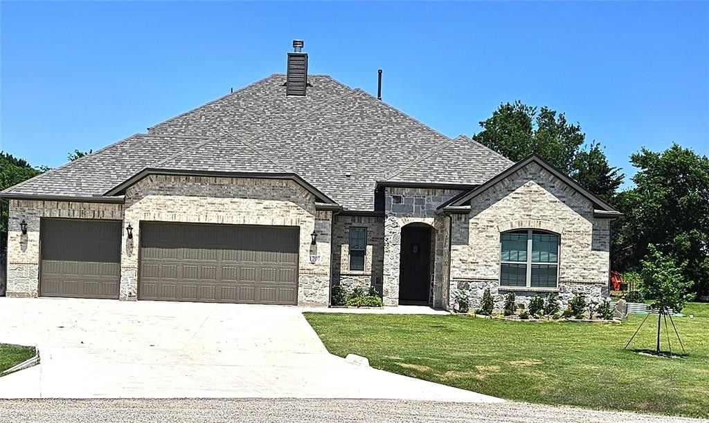 1701 Flint Circle Flint Circle. Van Alstyne, TX 75495