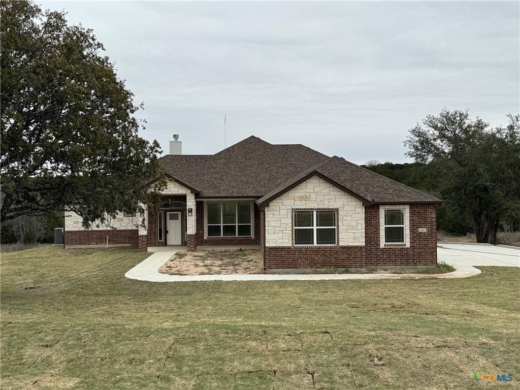 805 Estate Circle. Copperas Cove, TX 76522