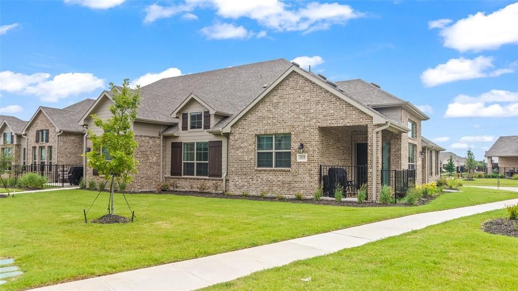 2628 Zinfandel Road. Grand Prairie, TX 75054