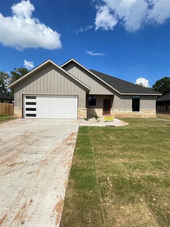 5522 Stonegate Circle. Granbury, TX 76048