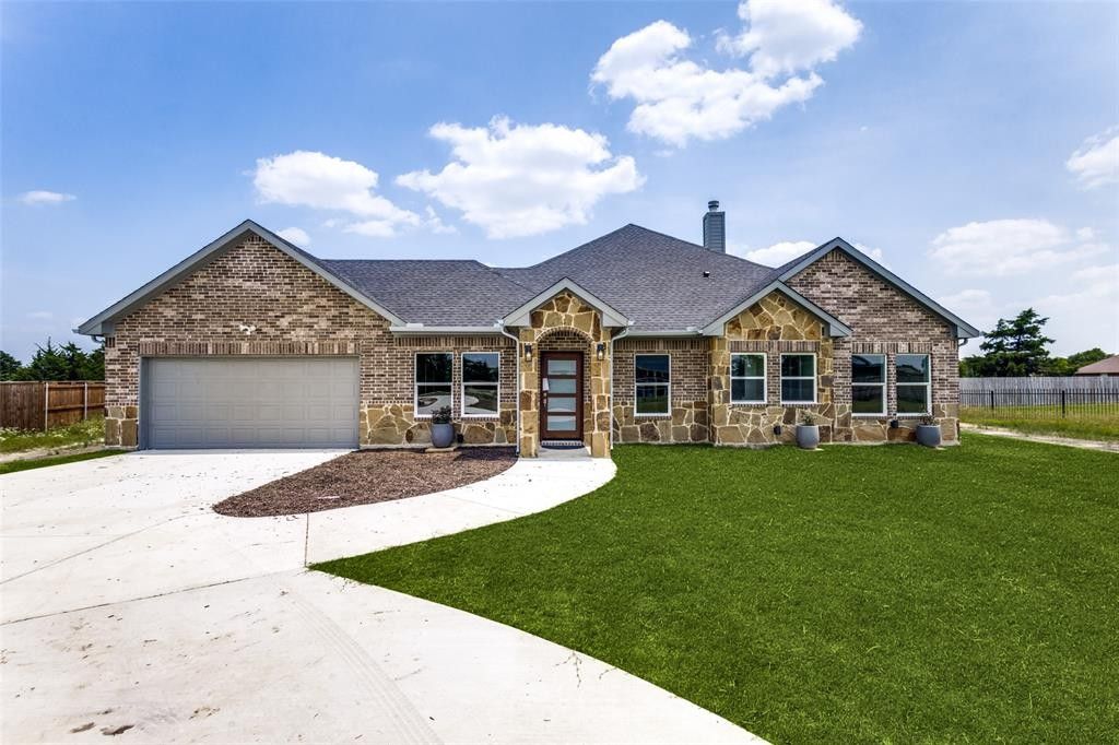 1218 Lynn Way. Waxahachie, TX 75165