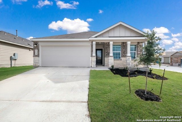 5939 Geronimo Vista. Seguin, TX 78155