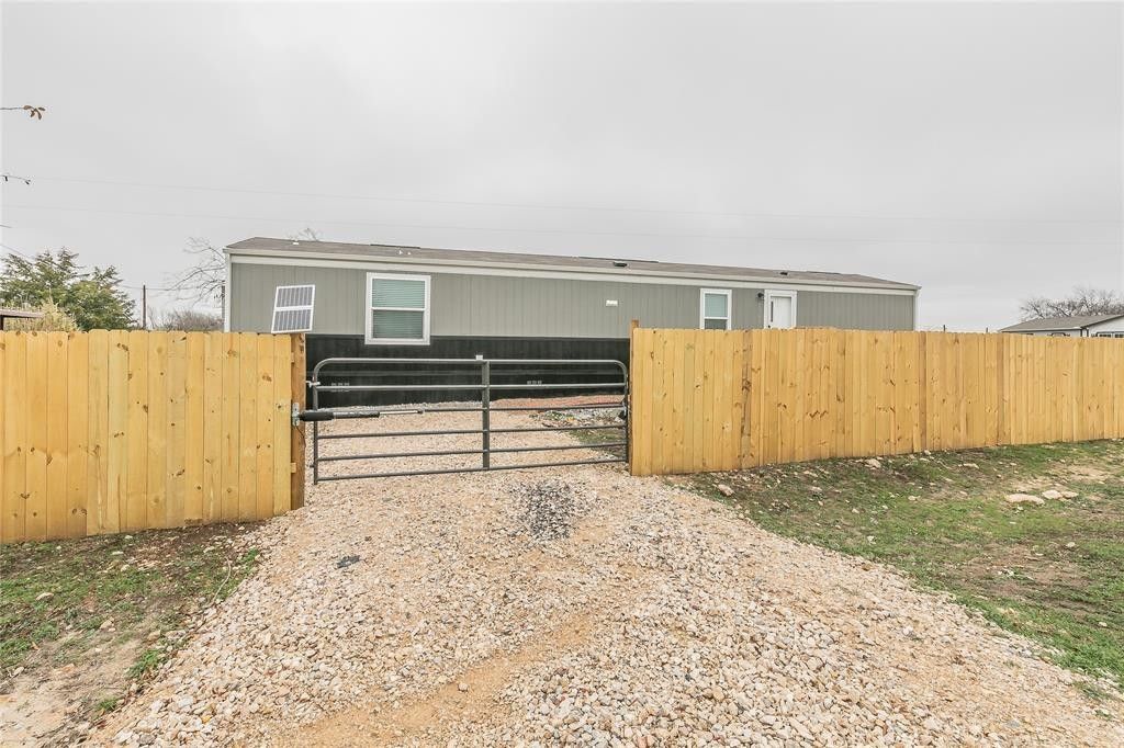 8767 Windmill Court. Cresson, TX 76035