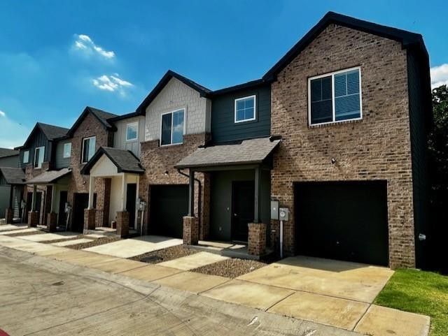 601604 Briarwood Lane. Forest Hill, TX 76140