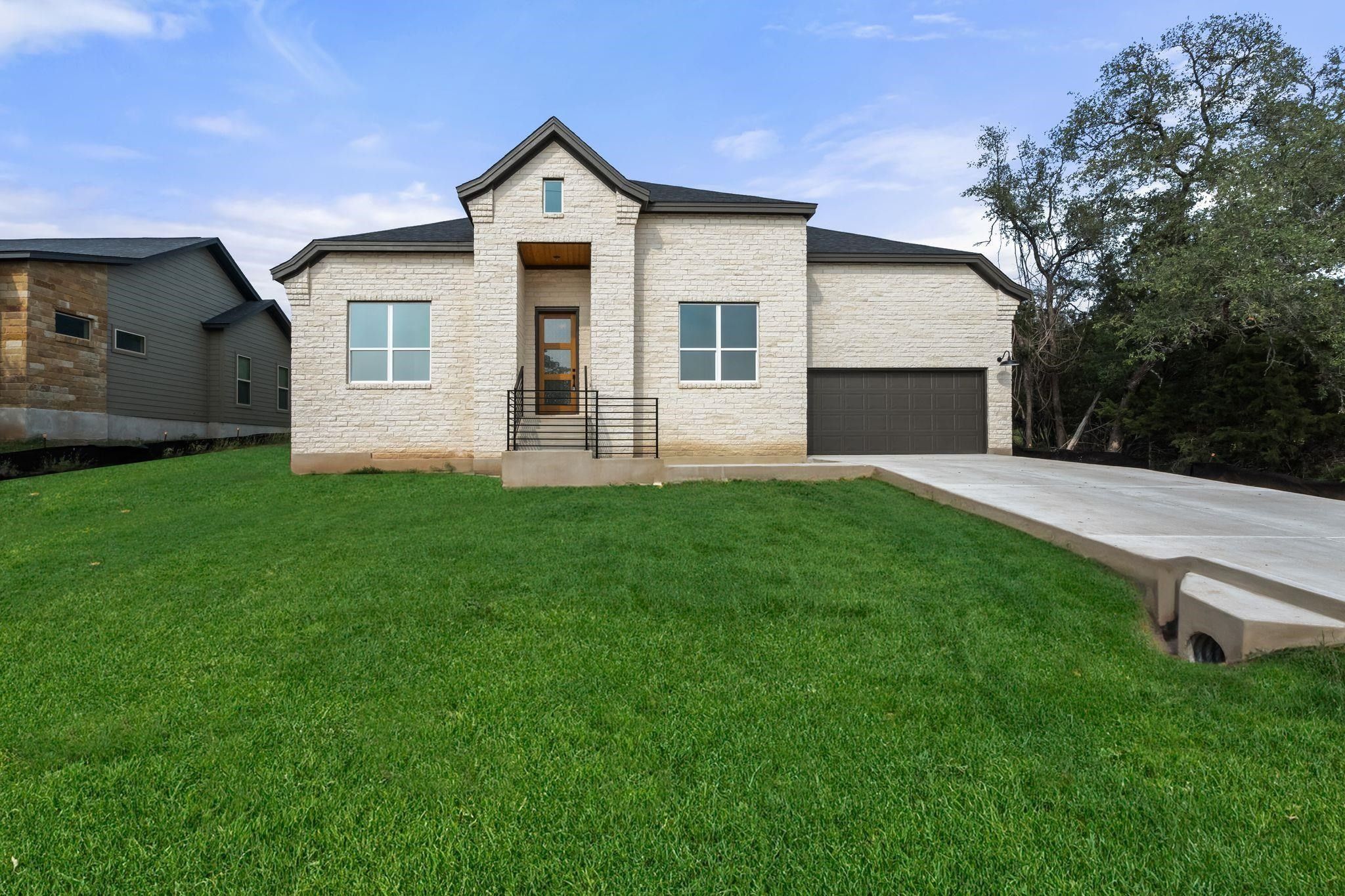 526 Coventry Road. Spicewood, TX 78669