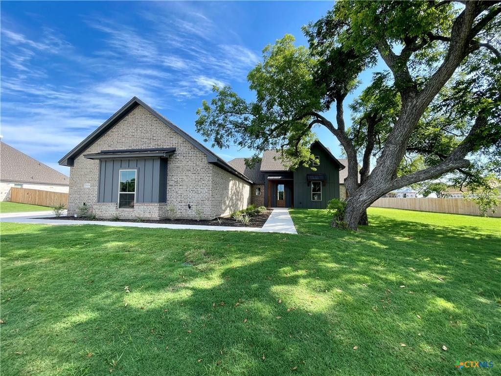 11174 Golden Eagle Avenue. Salado, TX 76571