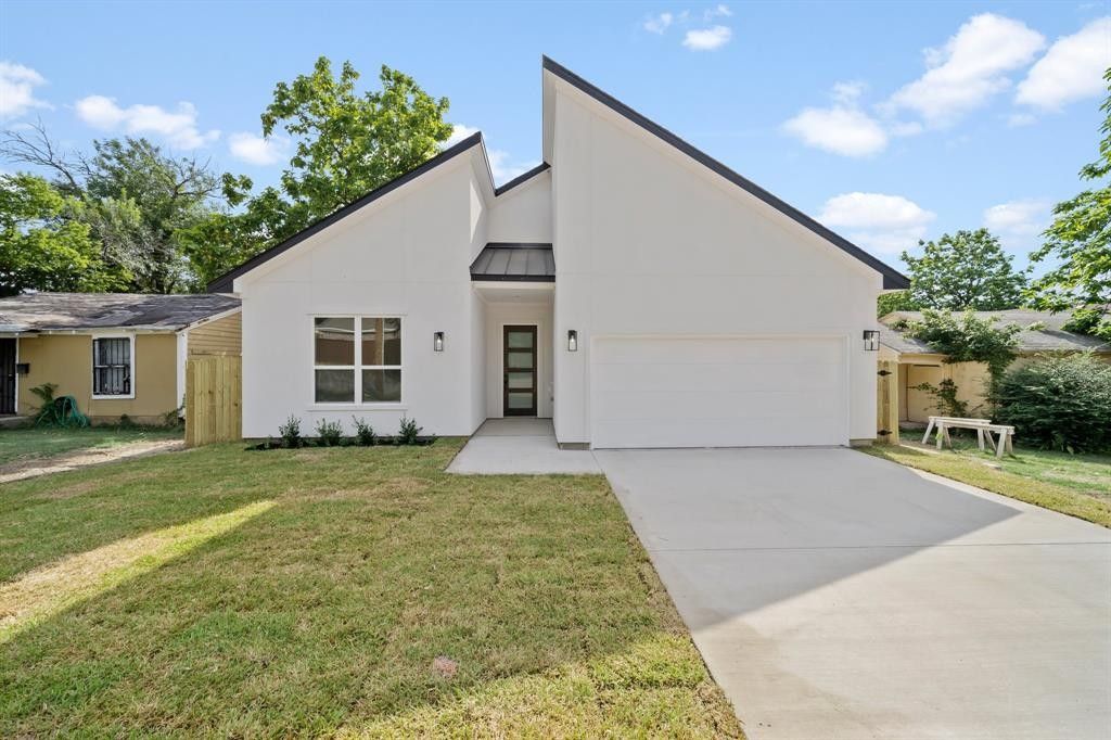 3922 Fernwood Avenue. Dallas, TX 75216