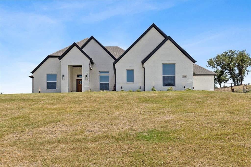 404 Oak Meadow Lane. Weatherford, TX 76085