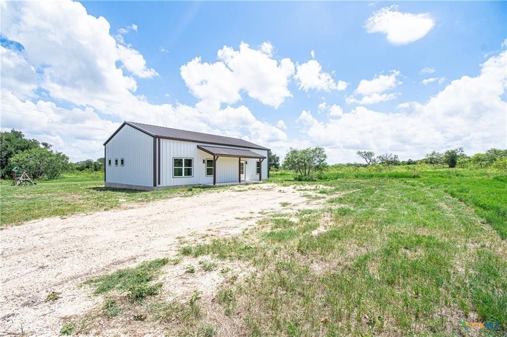 498 County Road 2337. Lampasas, TX 76550