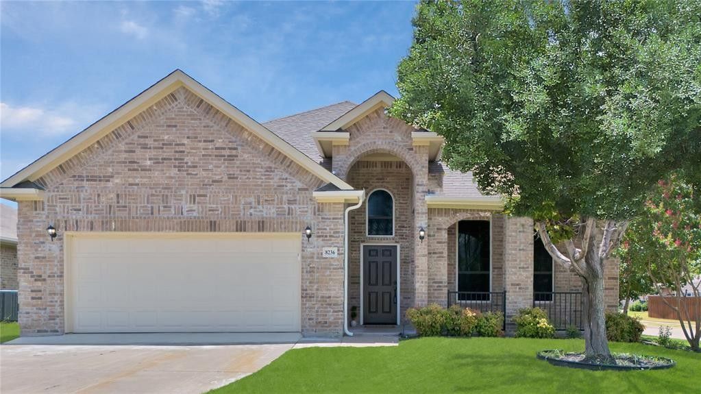 8236 Fall Crest Drive. Hurst, TX 76053