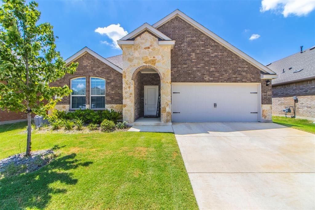 10314 Echo Brook Lane. Aubrey, TX 76227