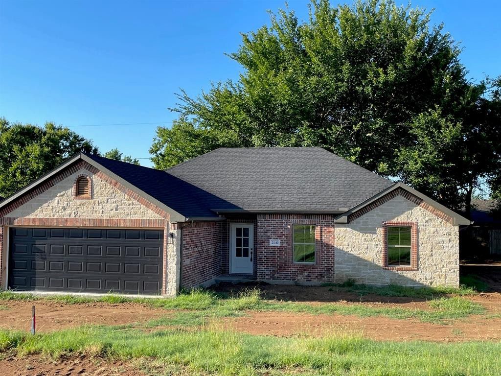 210 W Locust Street. Collinsville, TX 76233