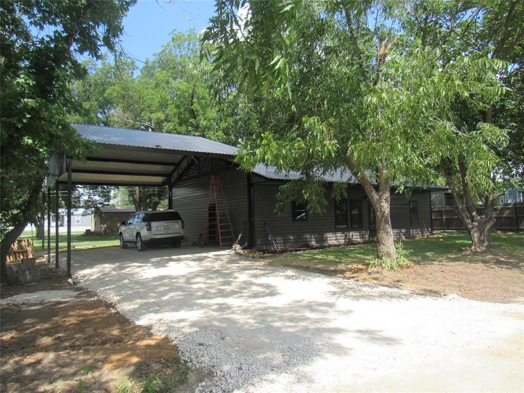 243 Pueblo Street. Gordonville, TX 76245