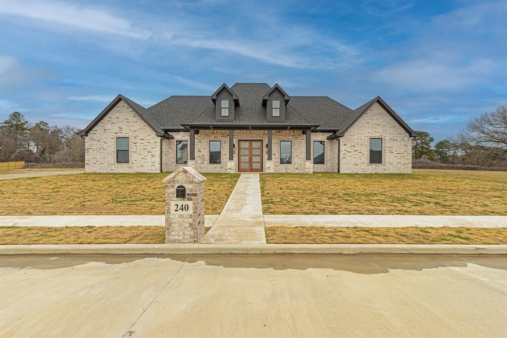 240 WhiteNGail Lane. Bullard, TX 75757