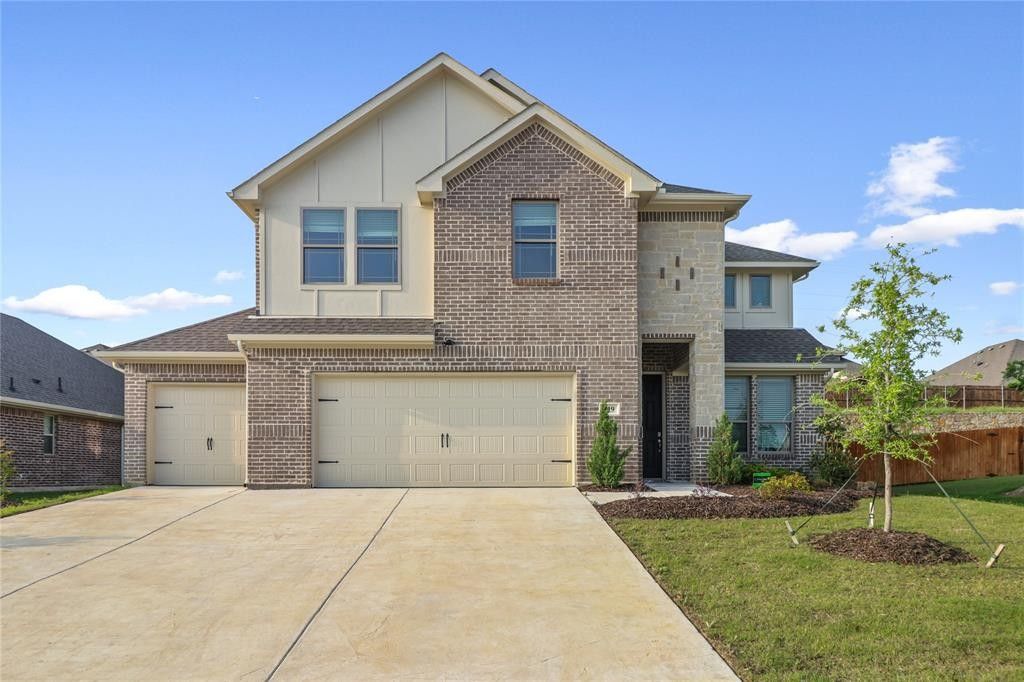 519 Hillcrest Circle. Justin, TX 76247