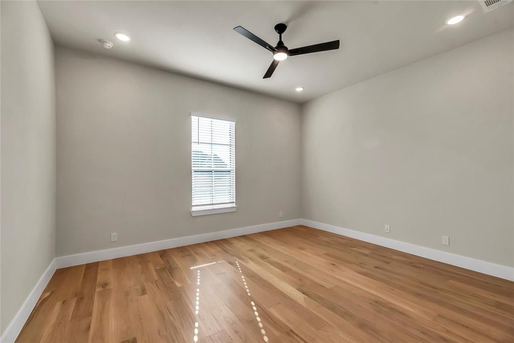 1065 Julian Drive. Van Alstyne, TX 75495