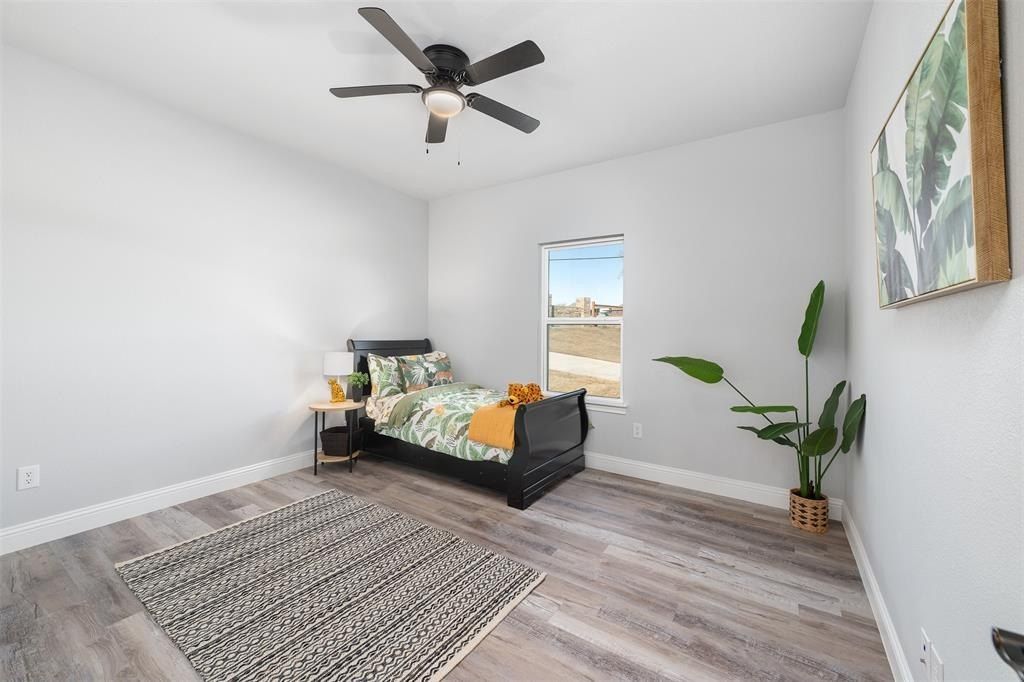 1001 Don Eve Court. Azle, TX 76020