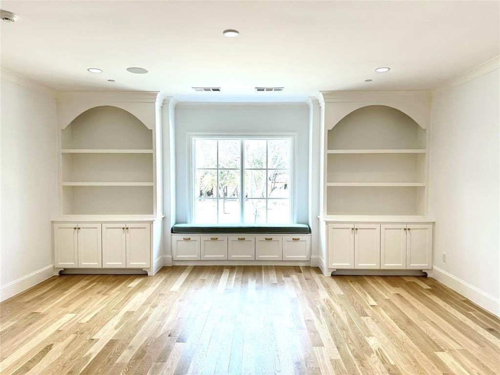 4206 Woodfin Drive. Dallas, TX 75220