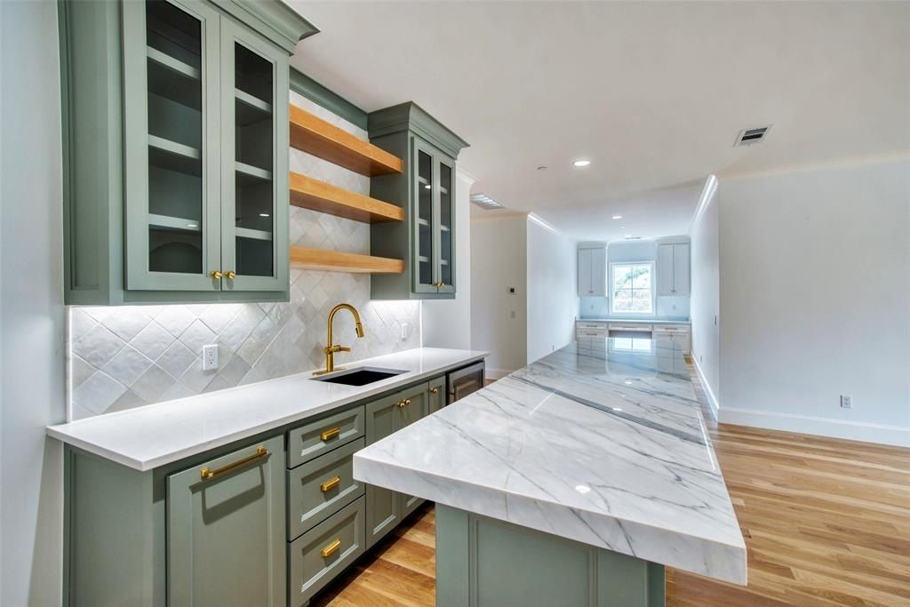 4206 Woodfin Drive. Dallas, TX 75220