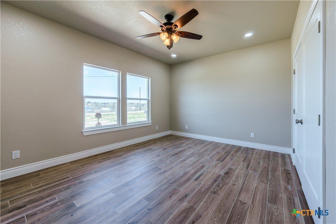 301 Honeysuckle Lane. La Vernia, TX 78121