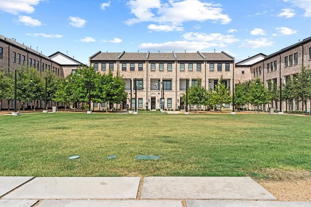 4122 Belt Line Road. Addison, TX 75001