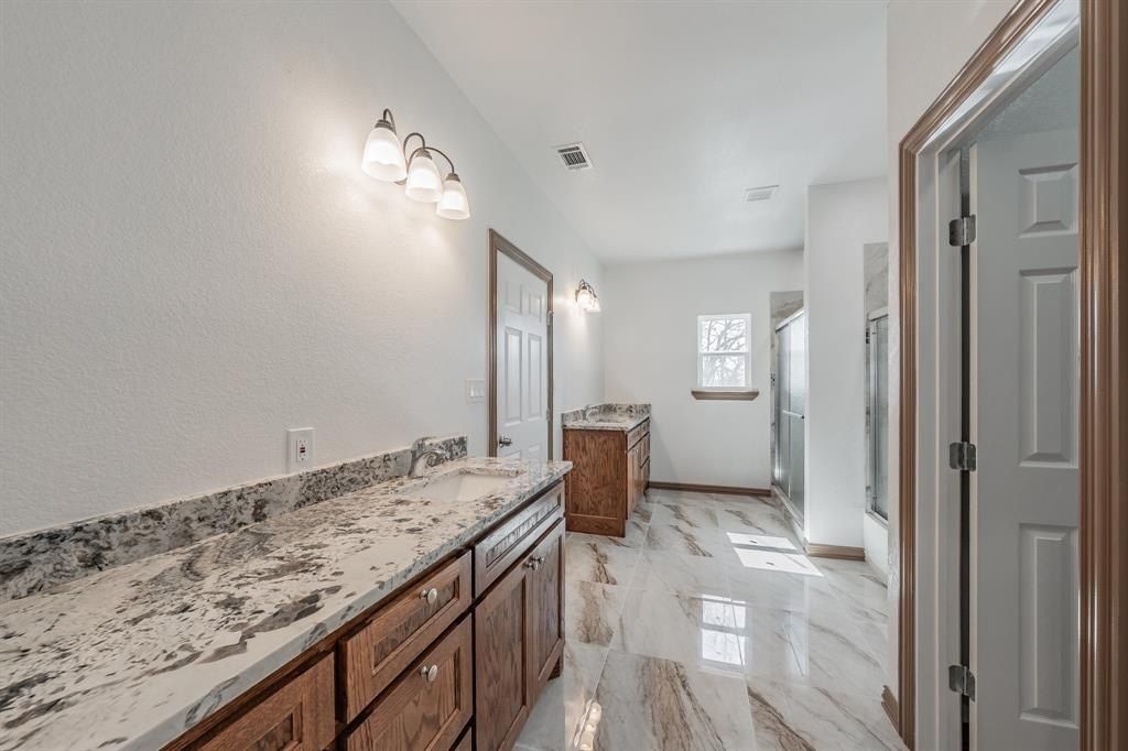 206 Hix Road. Cleburne, TX 76031