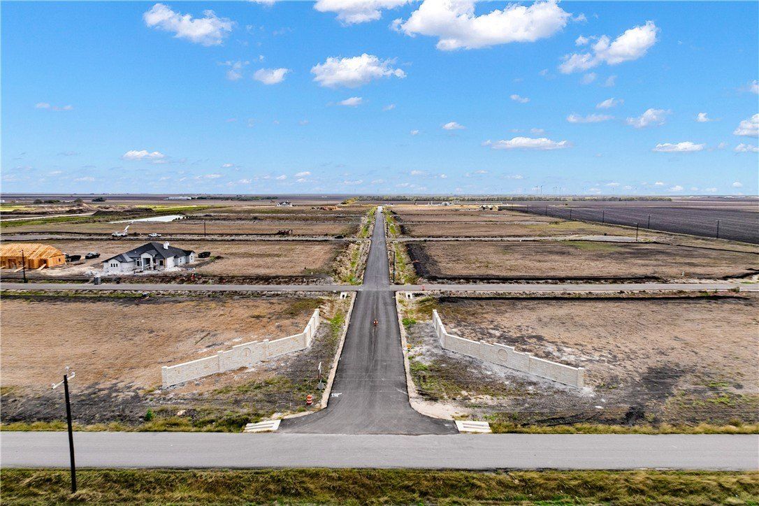 1462 Dos Estrellas Drive. Corpus Christi, TX 78415