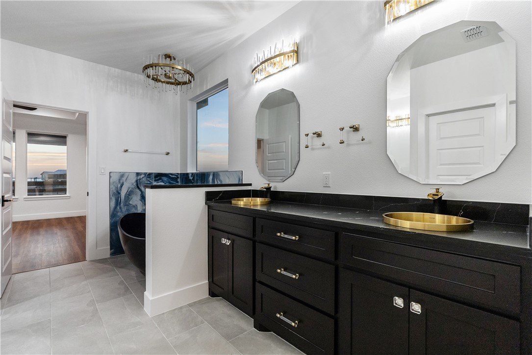 10 Westpointe. Rockport, TX 78382