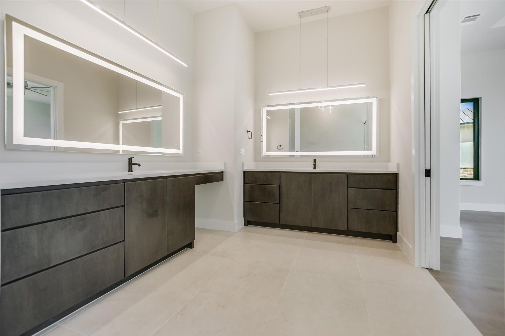 123 Azalea Loop. Horseshoe Bay, TX 78657