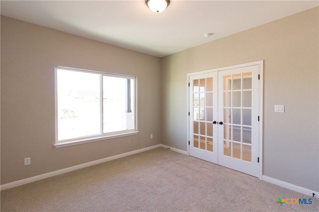 121 Lost Pines Lane. Marion, TX 78124