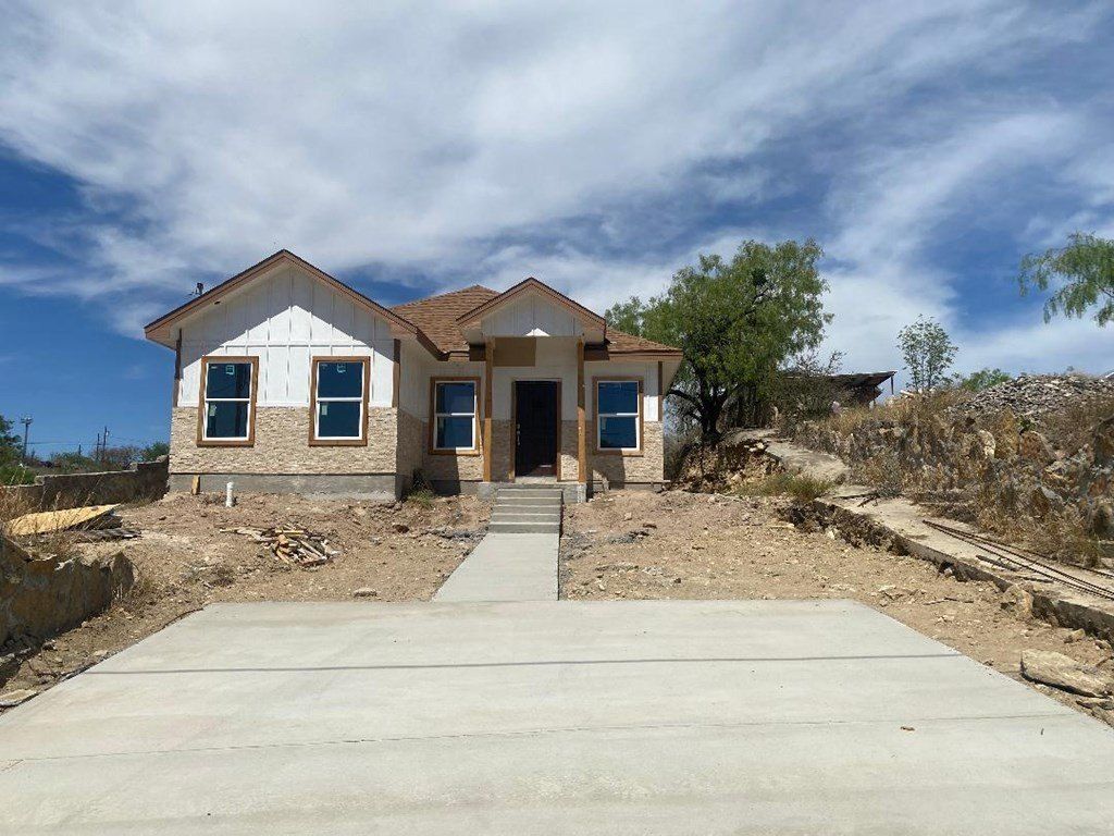 2095 Calle Coyunda. Eagle Pass, TX 78852