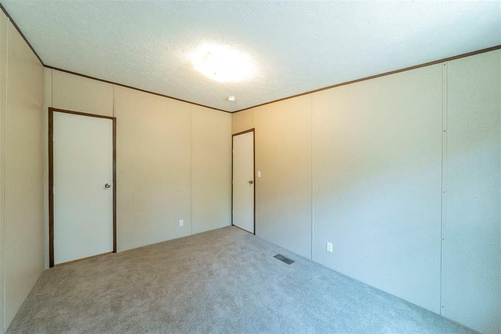 15139 Woods North Drive. Kemp, TX 75143