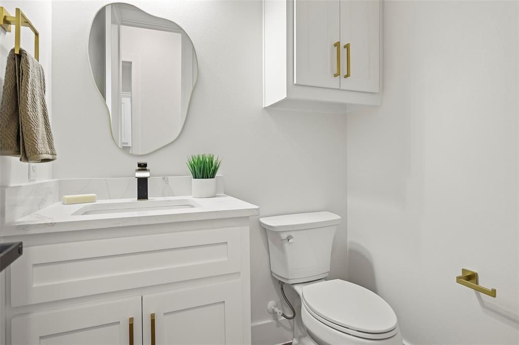 1000 Canyon Lake Road. Wills Point, TX 75169